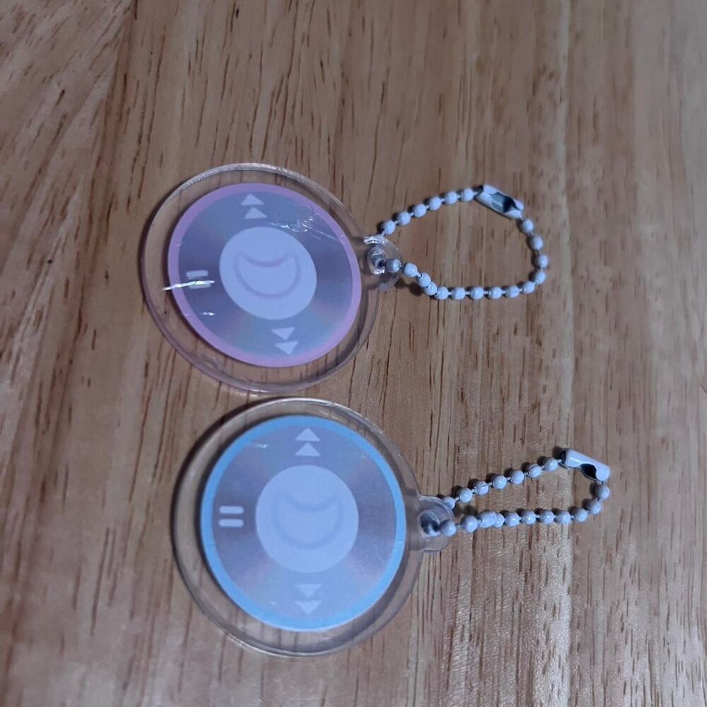 Retro Pastel Pink and Blue iPod MP3 Keychains - Picture 3 of 4